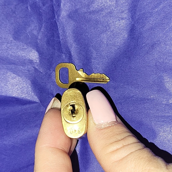 100% Louis Vuitton lock and key #340 - Picture 3 of 3